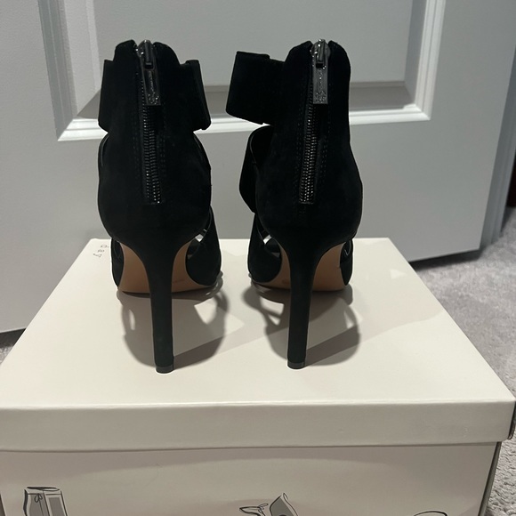 Jessica Simpson Black Strap Heels - Picture 2 of 7